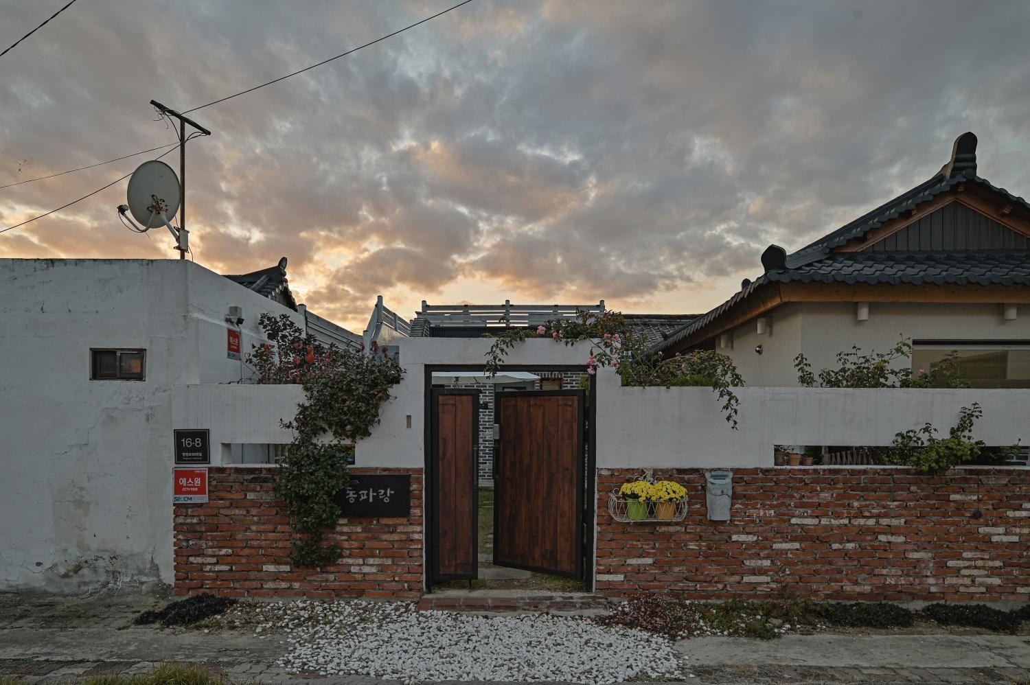 Dongparang Hanok Stay Кьонджу Екстер'єр фото